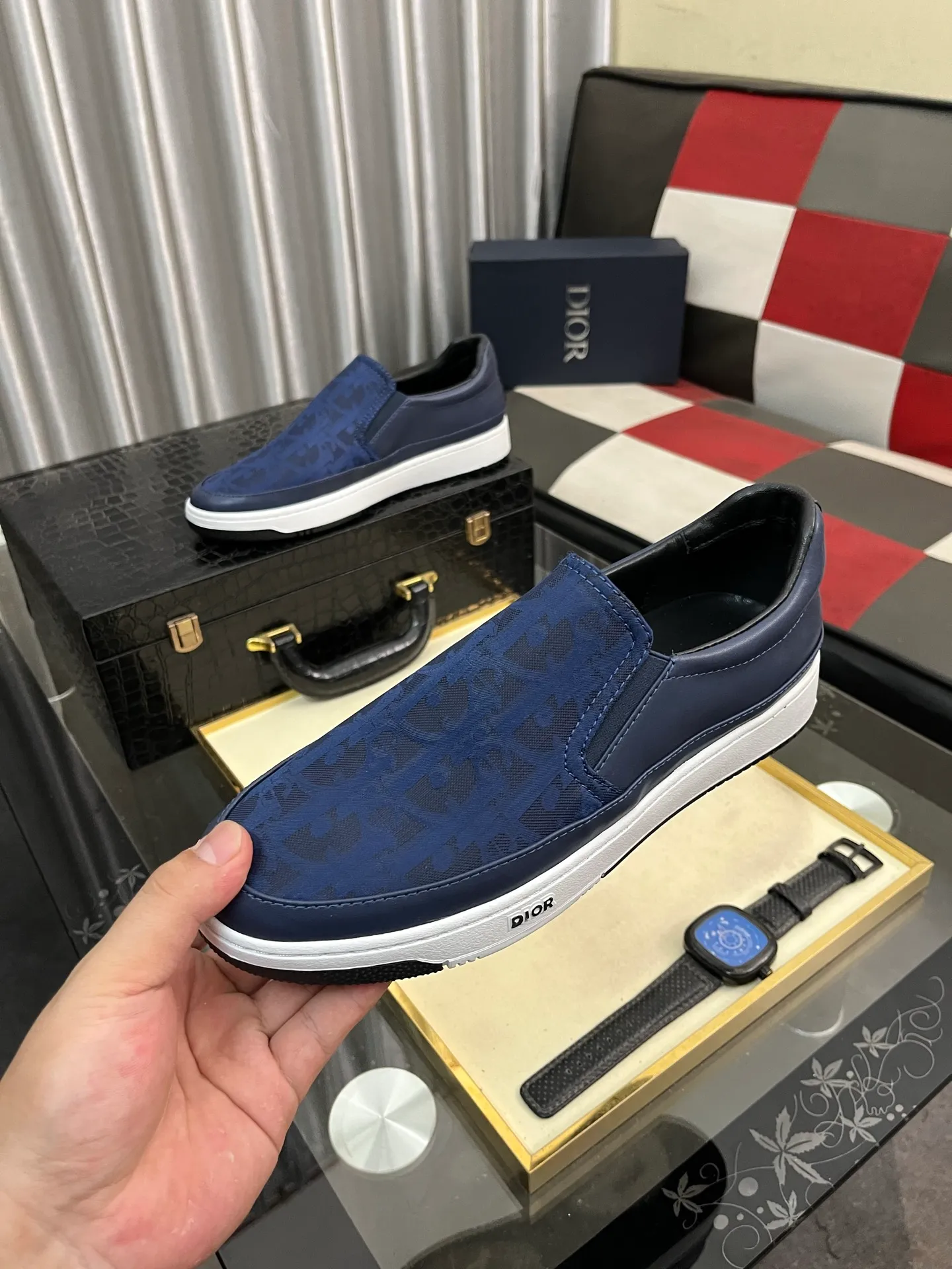 Men's men's shoes 💰420⌚️⌚️Dior unique modern style sneakers. Counter purchasing 🏃casual leather shoes😍😍 original cowhide leather imported from Italy (refuses to discolor and grind feet) soles: original soles specially provided by the original factory, super cool😍 lace up and walk with wind👍 style design ⚠️ super comfortable and wear-resistant original soles. Code number: 38-444️⃣Colors available